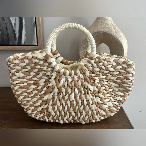 Stylish Tan and Cream Woven Tote Bag - Picture 2 of 4